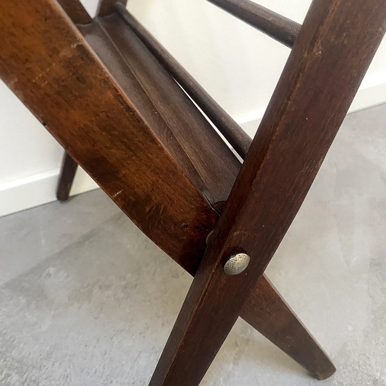 Folding wooden magazine rack from the 1960s 12
