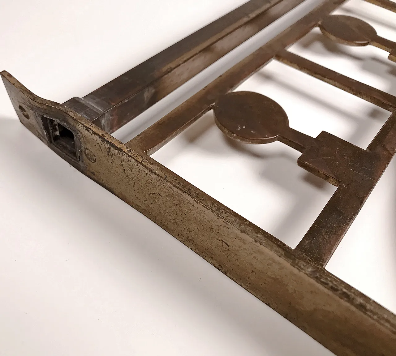 Liberty supports, 30s 5