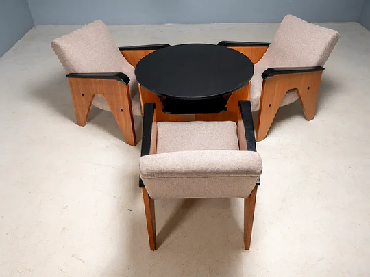 3 Poltrone con tavolo, anni '50 5