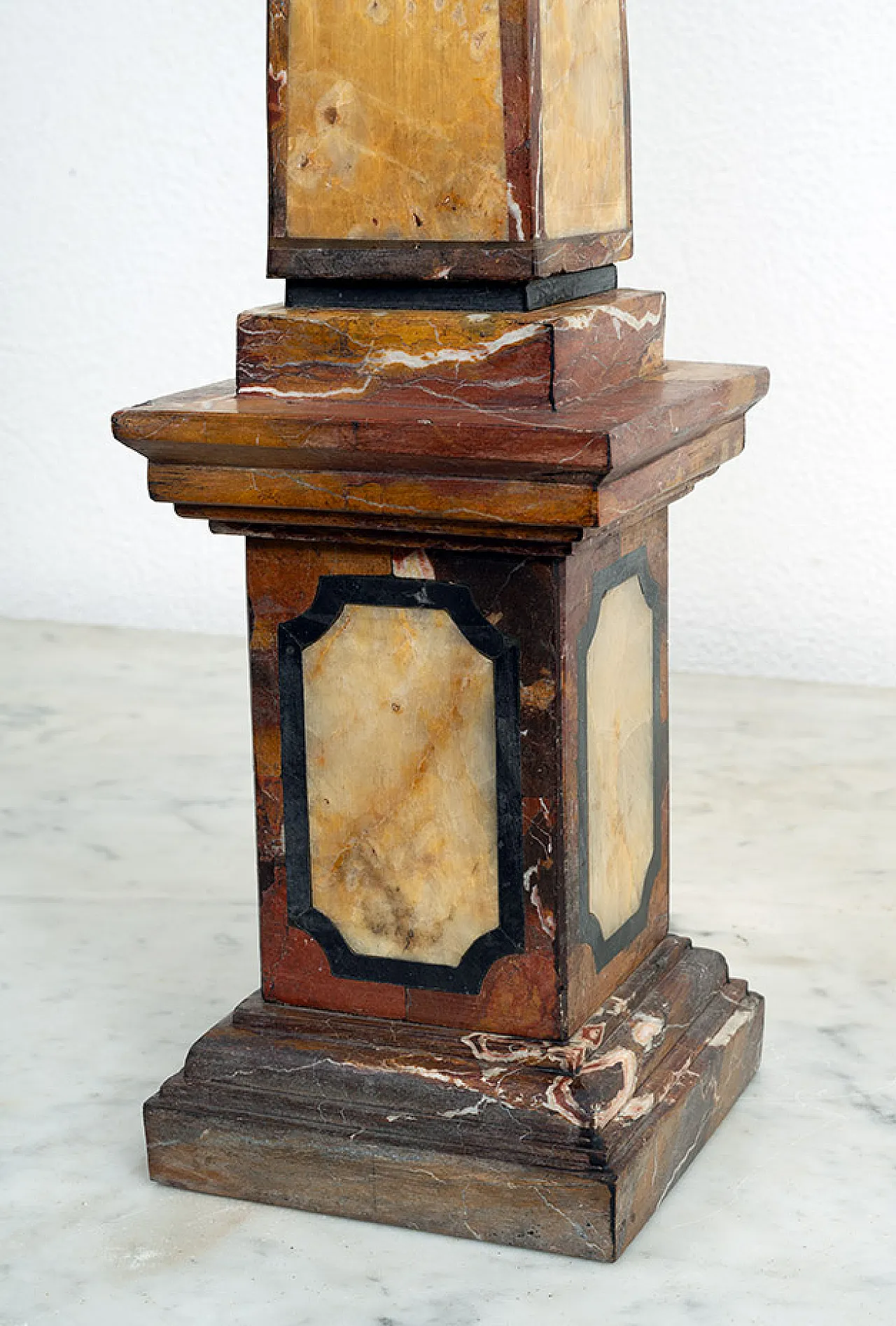 Coppia di obelischi in marmi policromi, fine '800 2