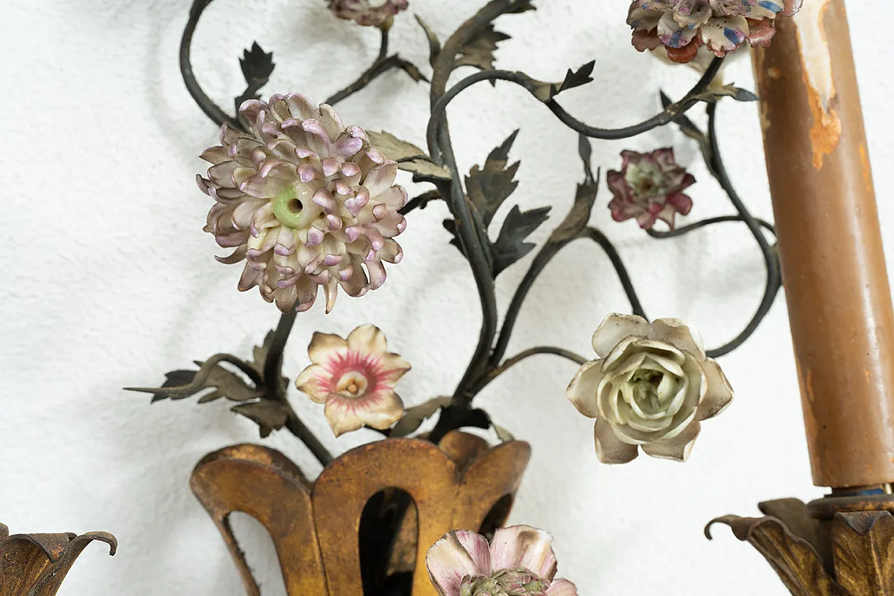 Coppia di applique Napoleone III in latta e porcellana policroma, '800 3