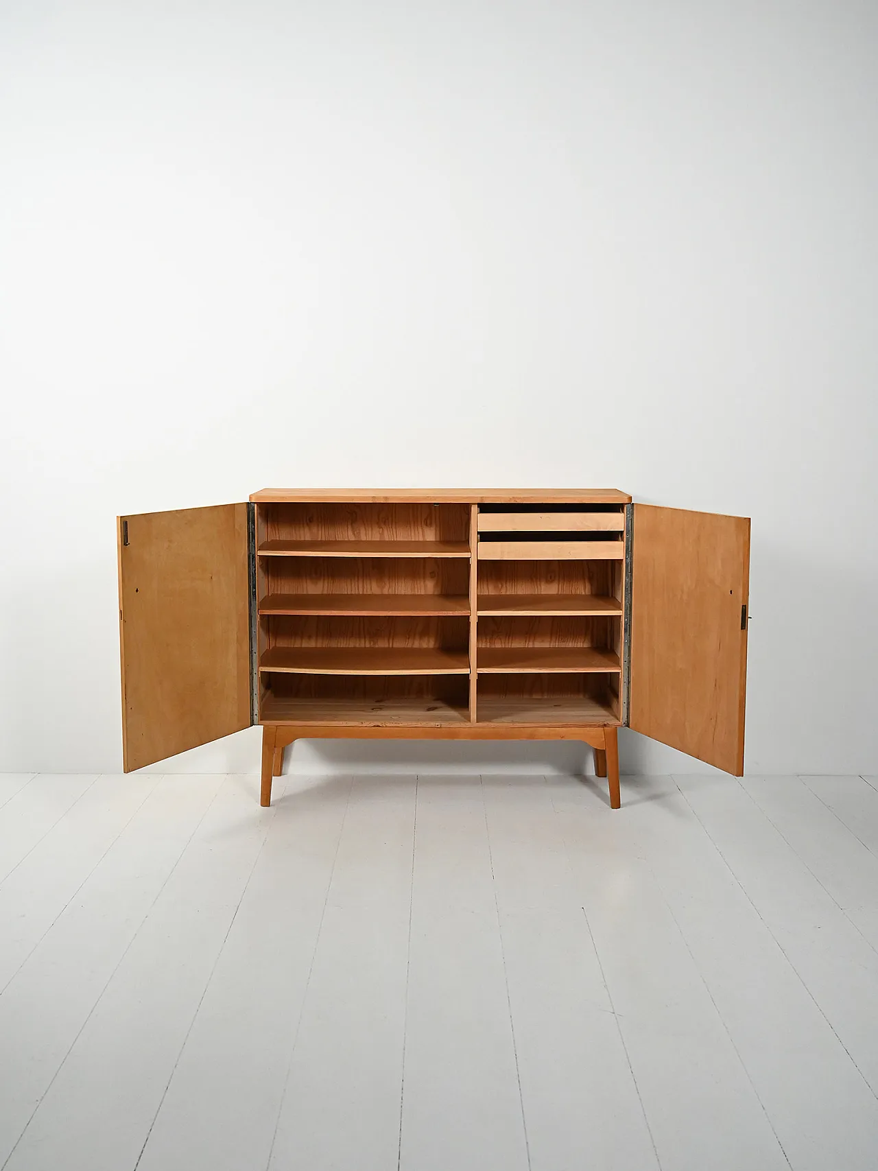 Highboard in betulla “Swedish Grace”, anni ’40 3
