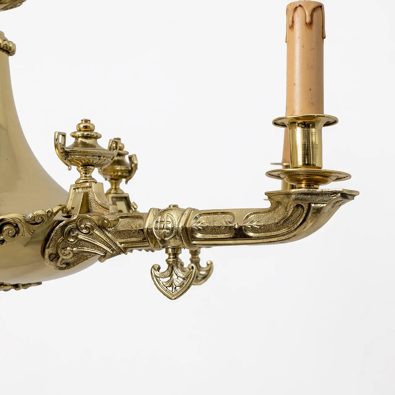 Lampadario in bronzo dorato stile Impero con figure alate, primo '800 10