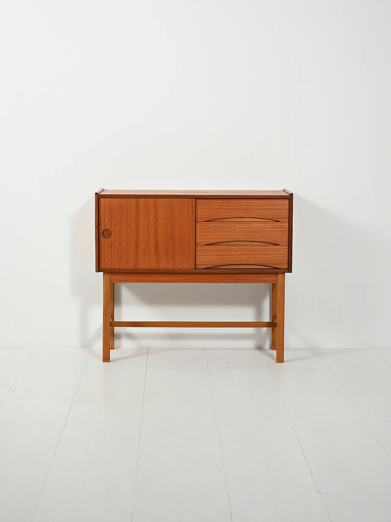 Scandinavian entrance cabinet, 60s 2
