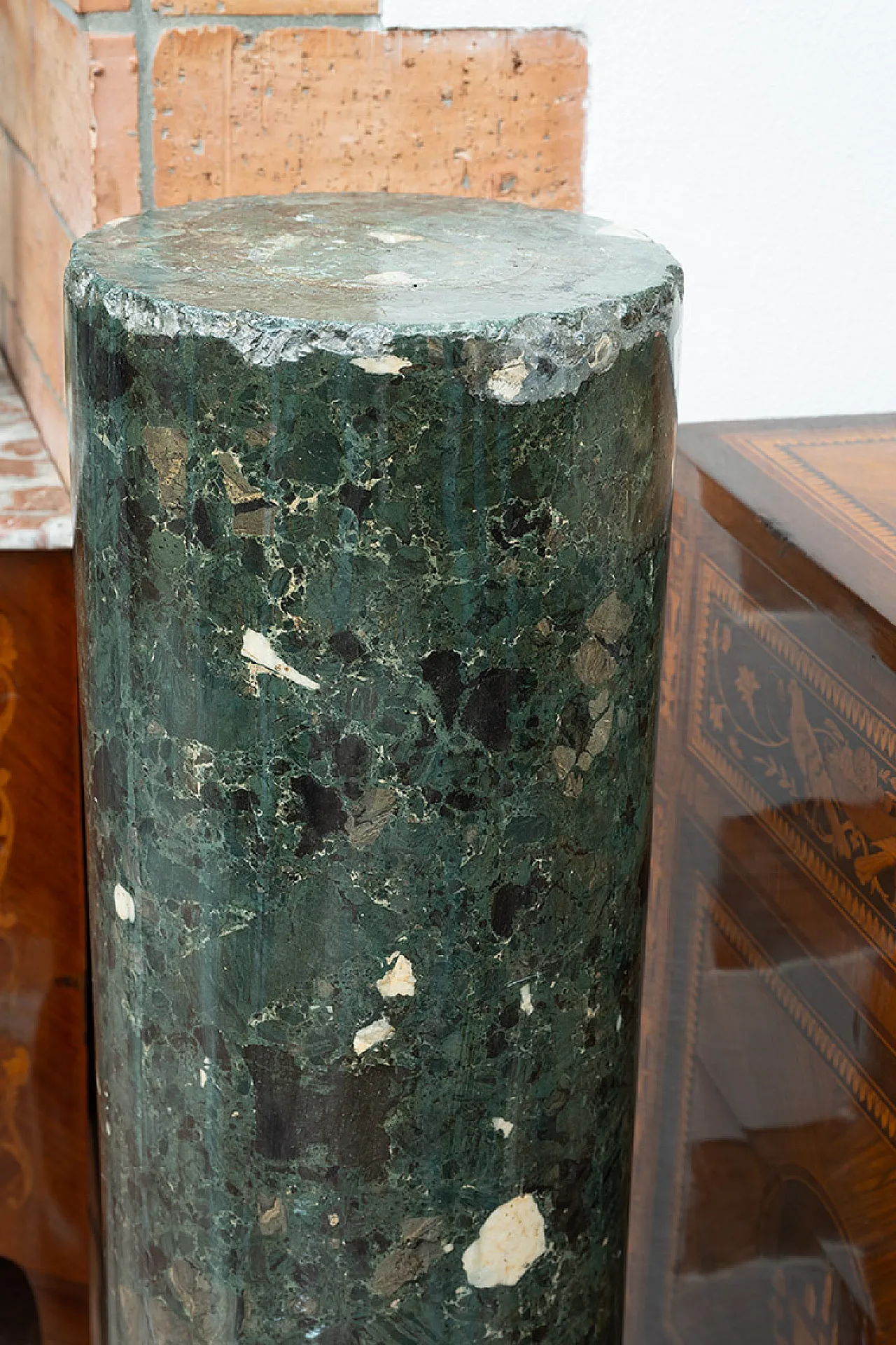 Column in scagliola resting on a circular marble base, 19th century 3