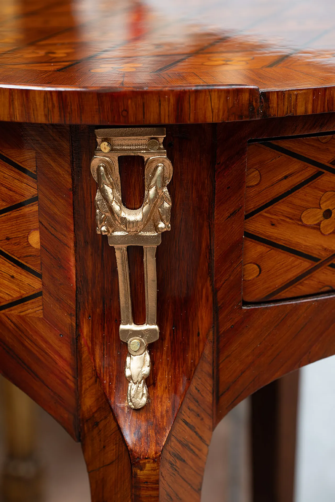 Pair of antique bedside tables in precious exotic woods, 19th century 7