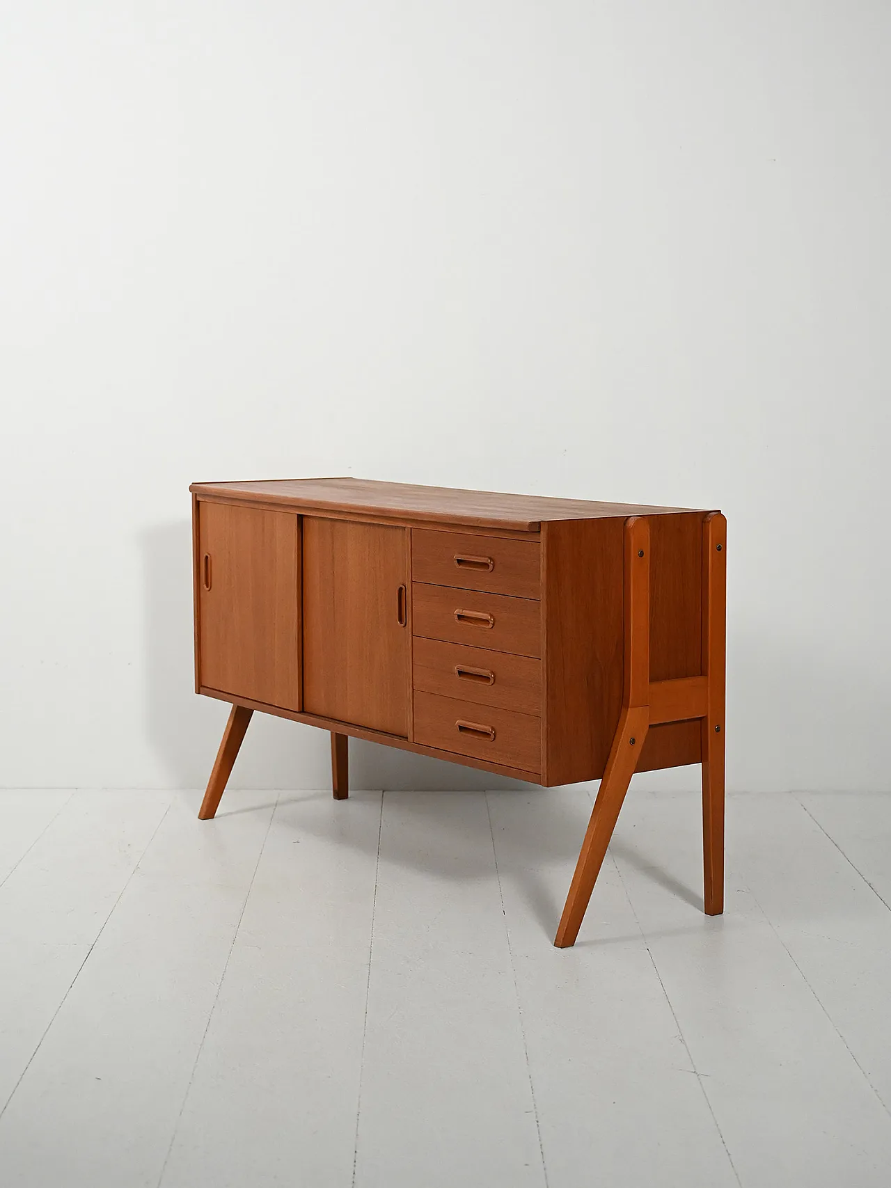 Sideboard scandinavo con struttura a vista 6