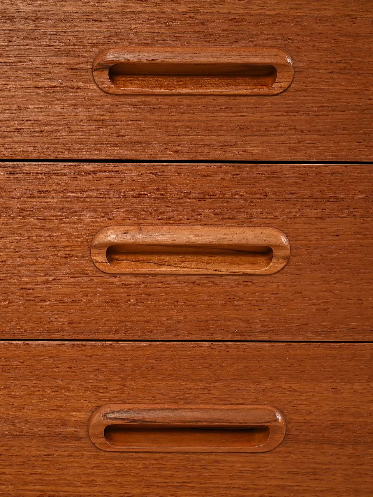 Sideboard scandinavo con struttura a vista 8