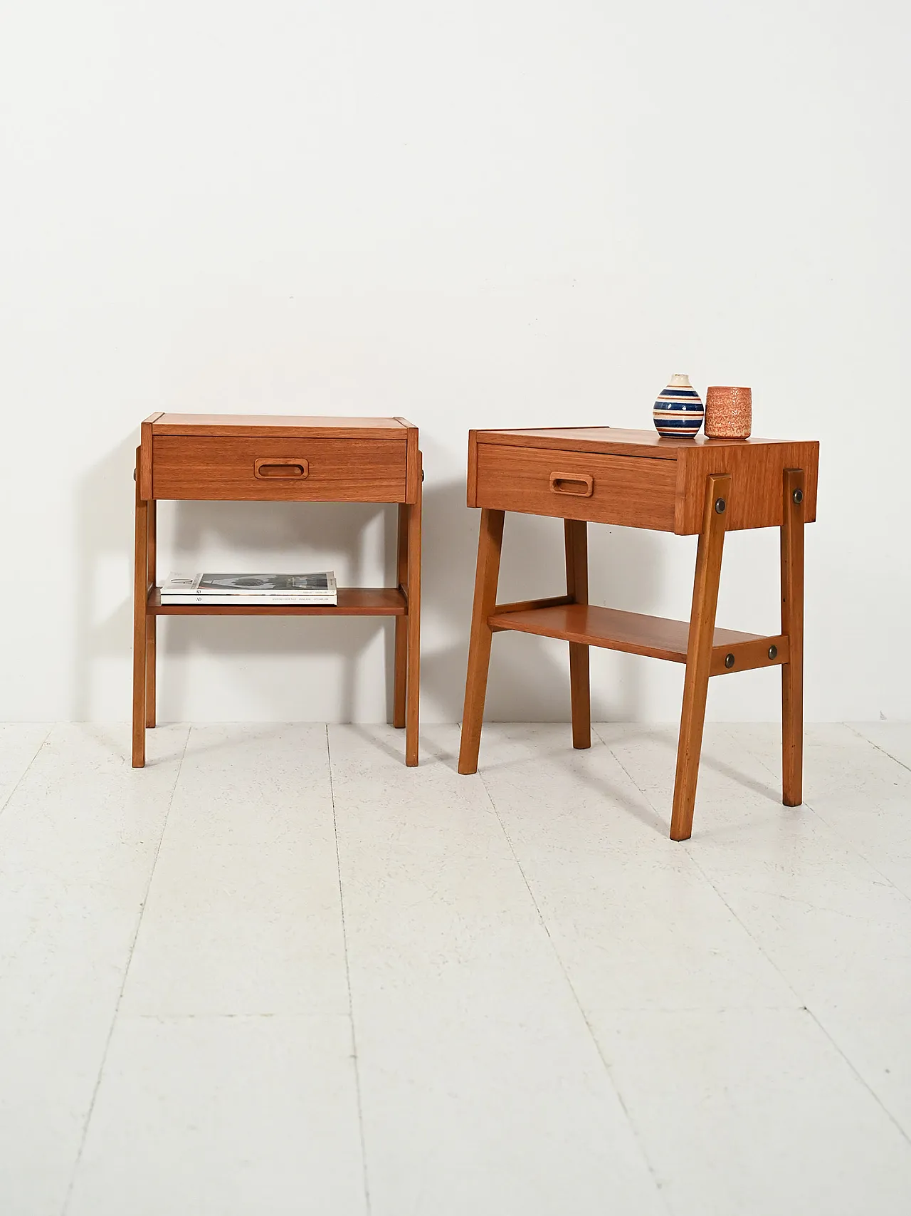 Coppia di comodini scandinavi in teak 1