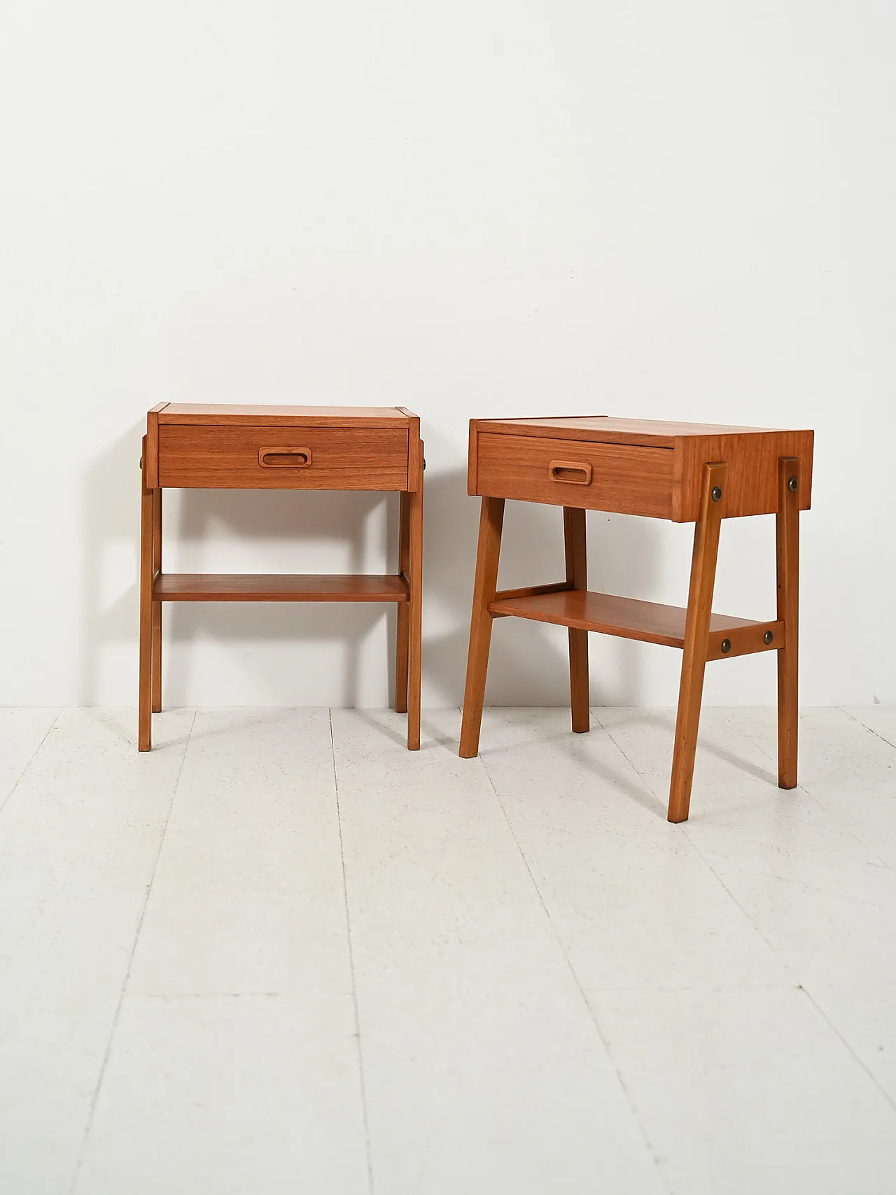 Coppia di comodini scandinavi in teak 2