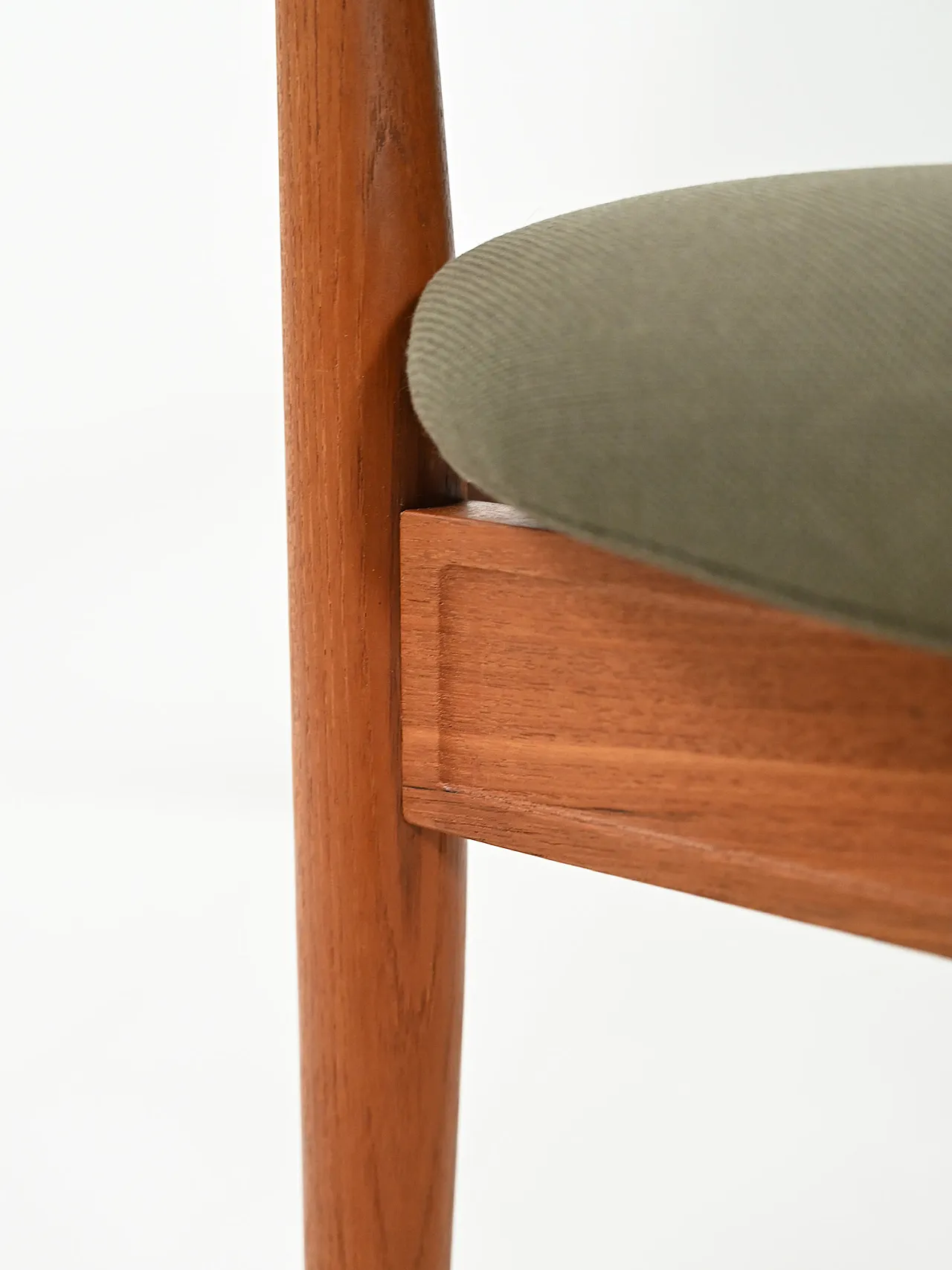 Poltrona "Diplomat" di Finn Juhl 10