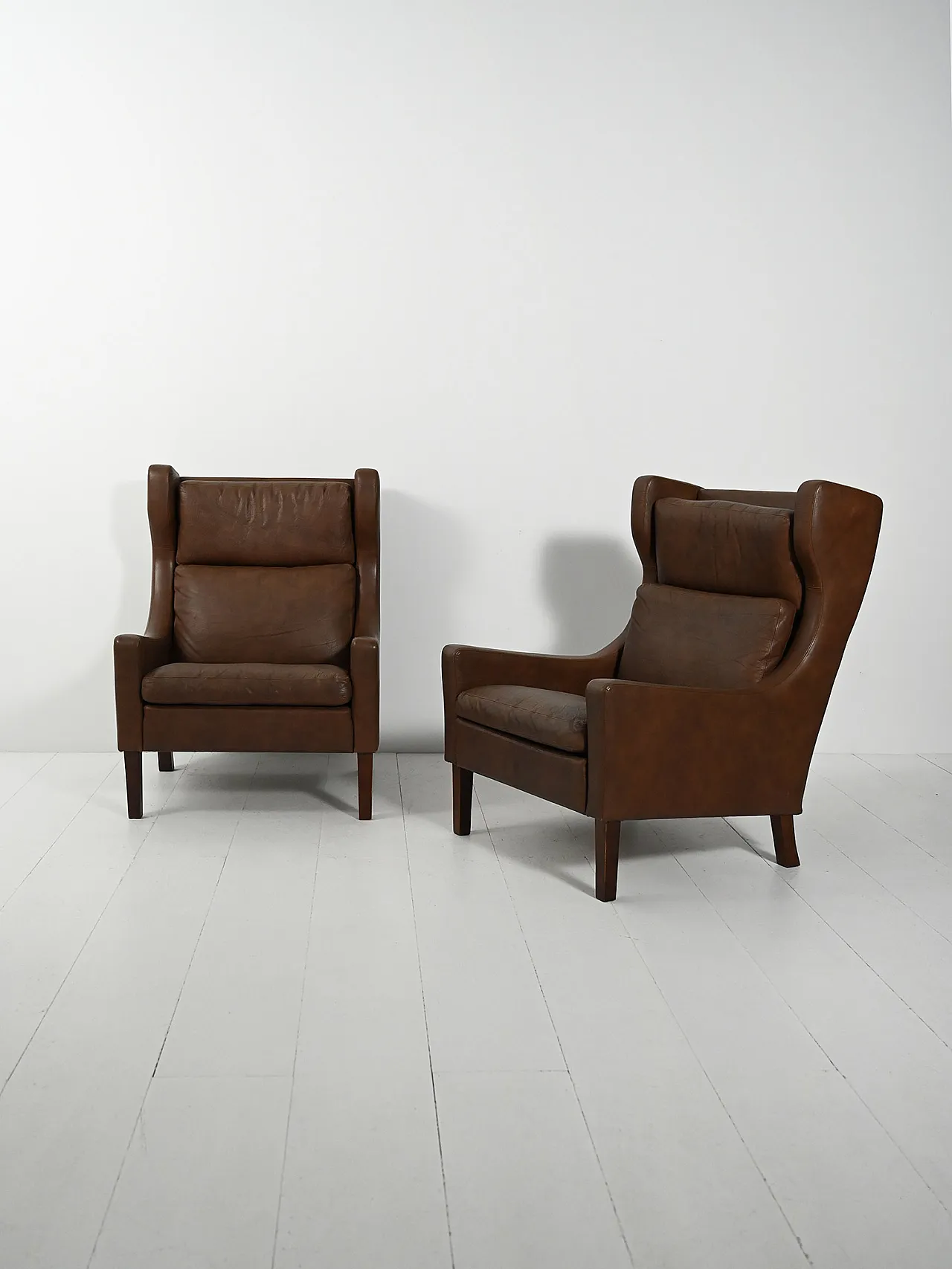 Pair of Danish armchairs in dark brown leather, anni '50 1