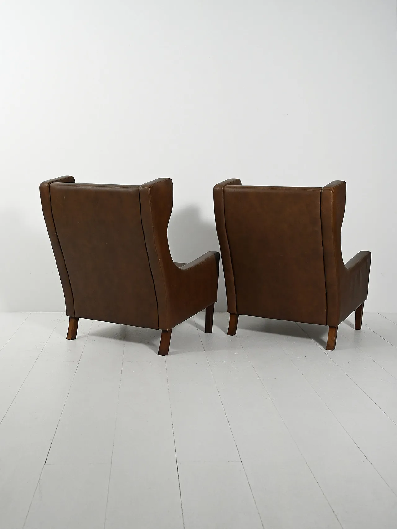 Pair of Danish armchairs in dark brown leather, anni '50 4