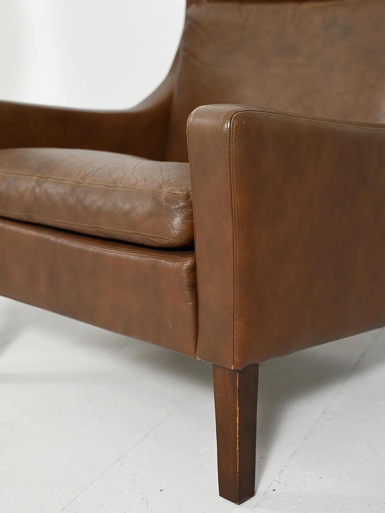 Pair of Danish armchairs in dark brown leather, anni '50 9