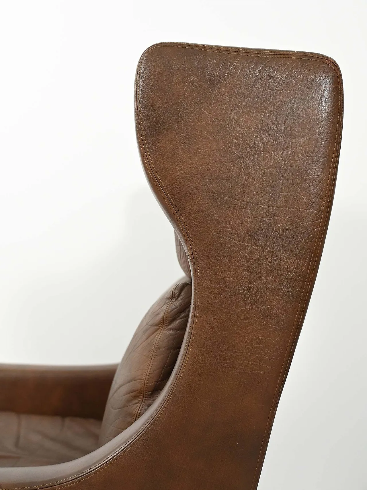 Pair of Danish armchairs in dark brown leather, anni '50 12