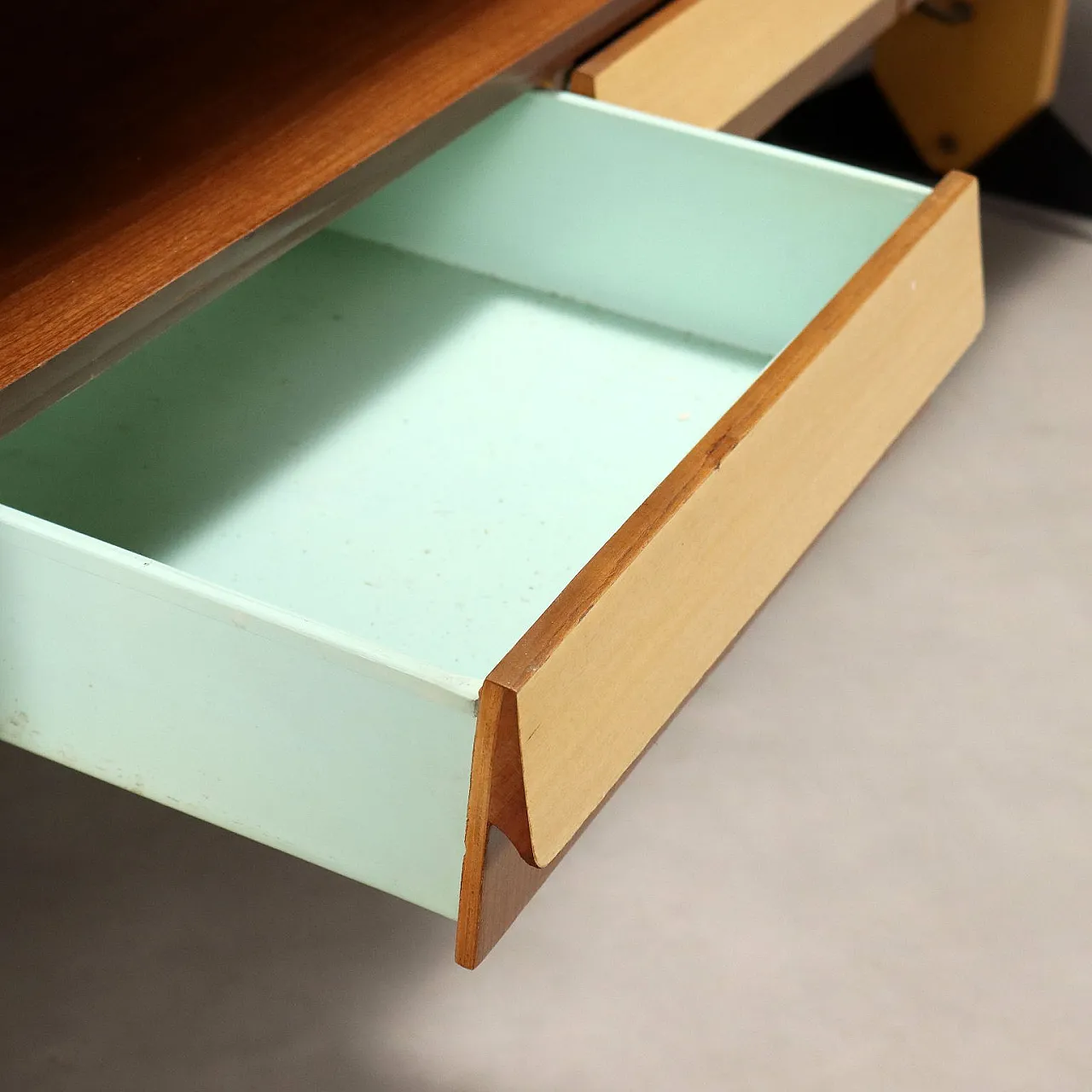 Mobile da soggiorno in laminato con ante battenti e a ribalta, '900 7