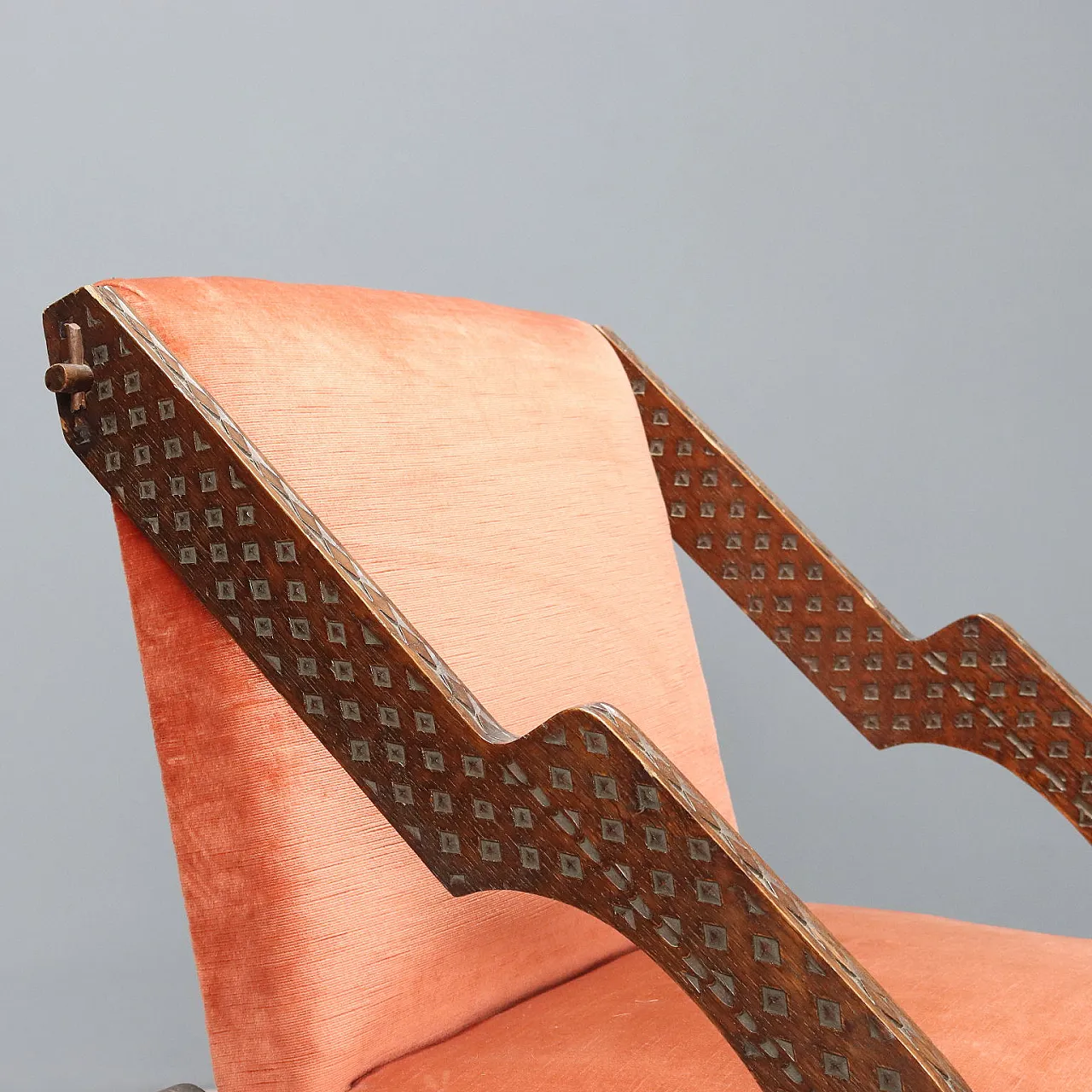 Poltrona in legno e tessuto con braccioli a vista, '900 3