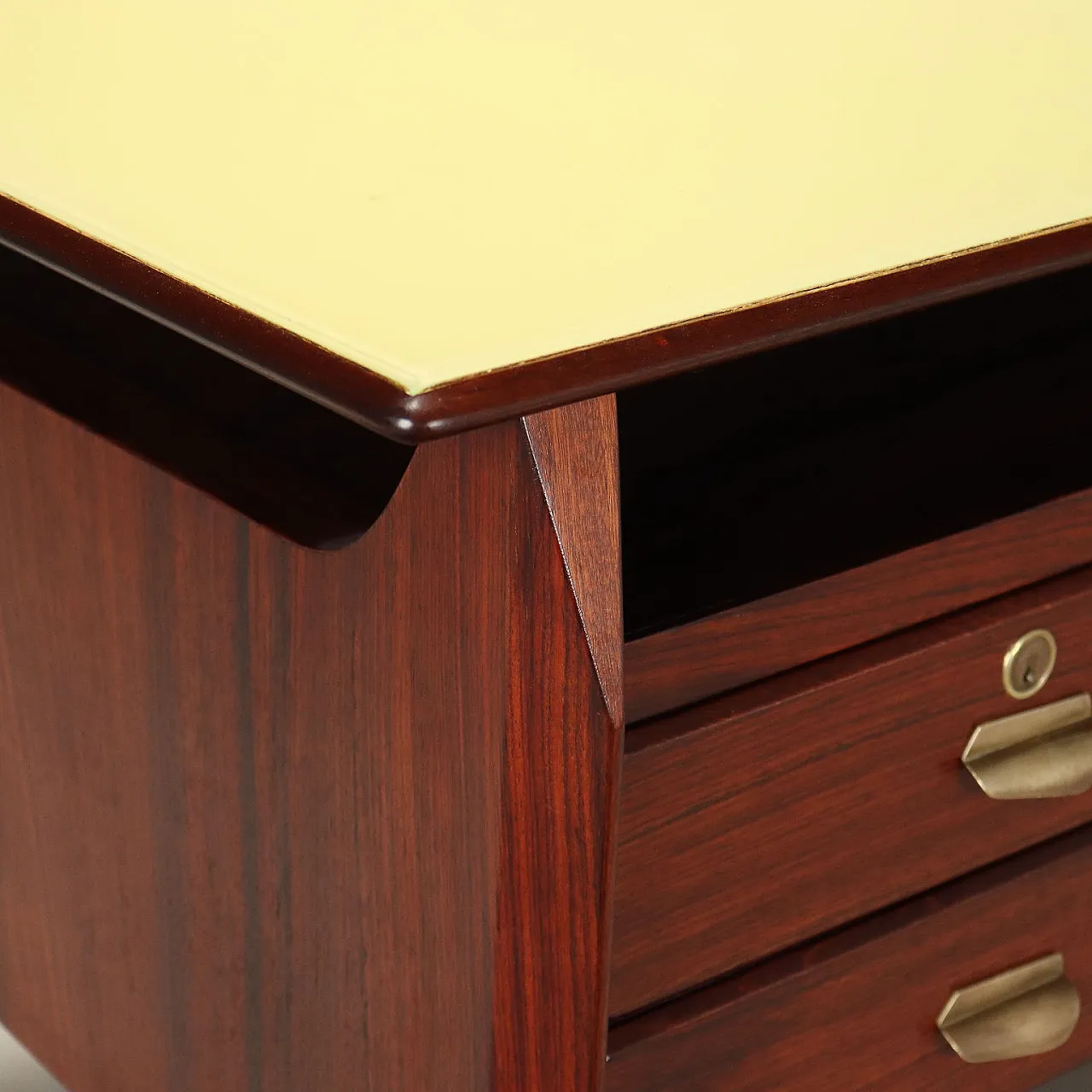 Scrivania con impiallacciatura di legno esotico, vetro e ottone, '900 4