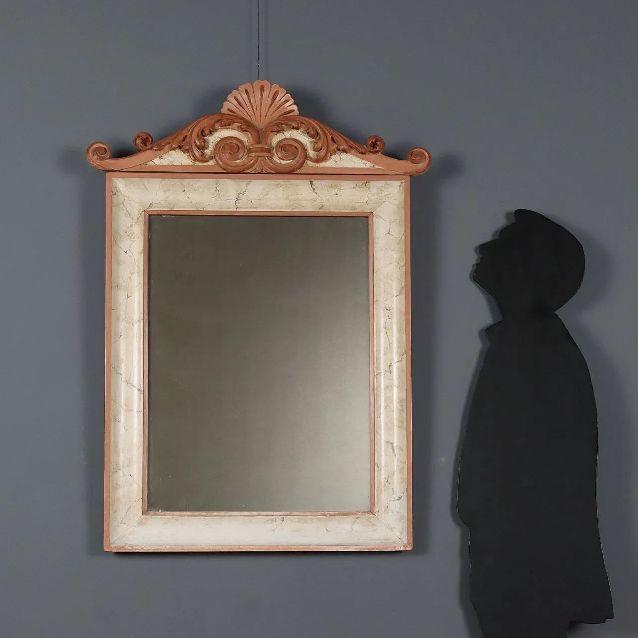 Lacquered wooden mirror with carved pediment, 19th century 2