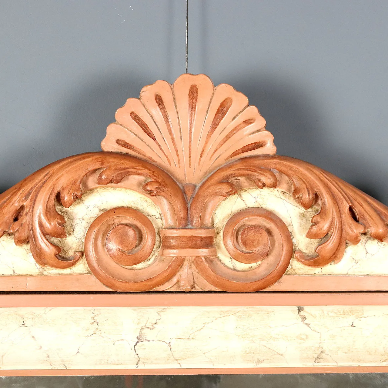 Lacquered wooden mirror with carved pediment, 19th century 3