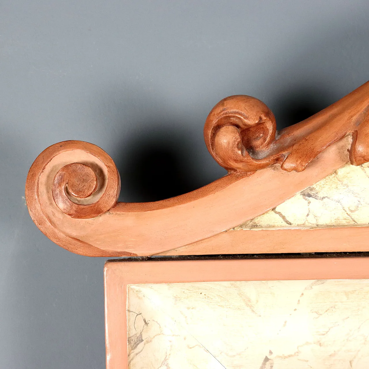 Lacquered wooden mirror with carved pediment, 19th century 4