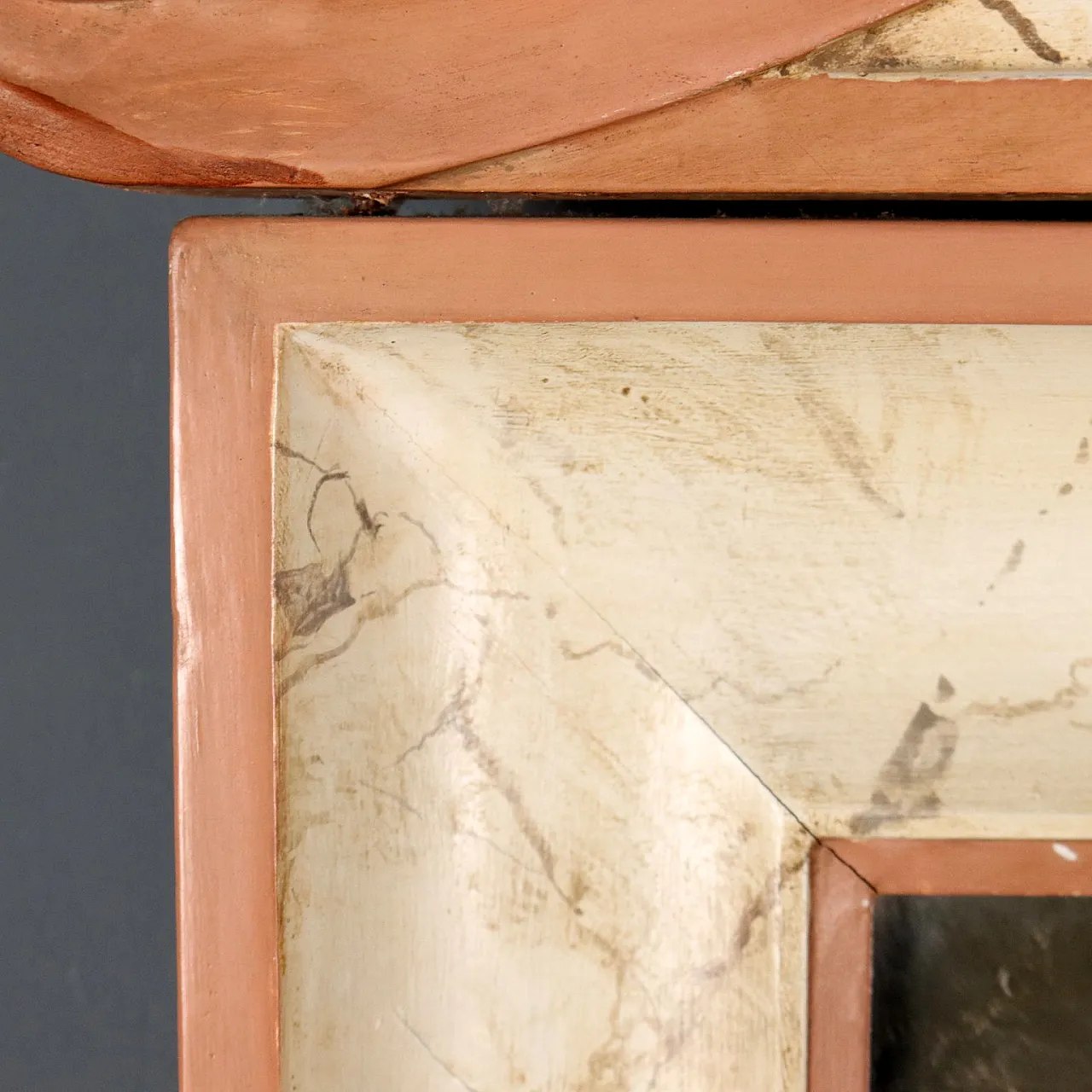 Lacquered wooden mirror with carved pediment, 19th century 5