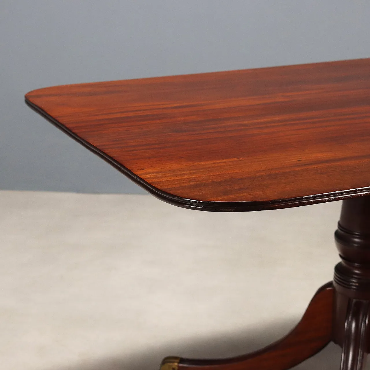 Tavolo in mogano con rotelle in metallo, '900 4