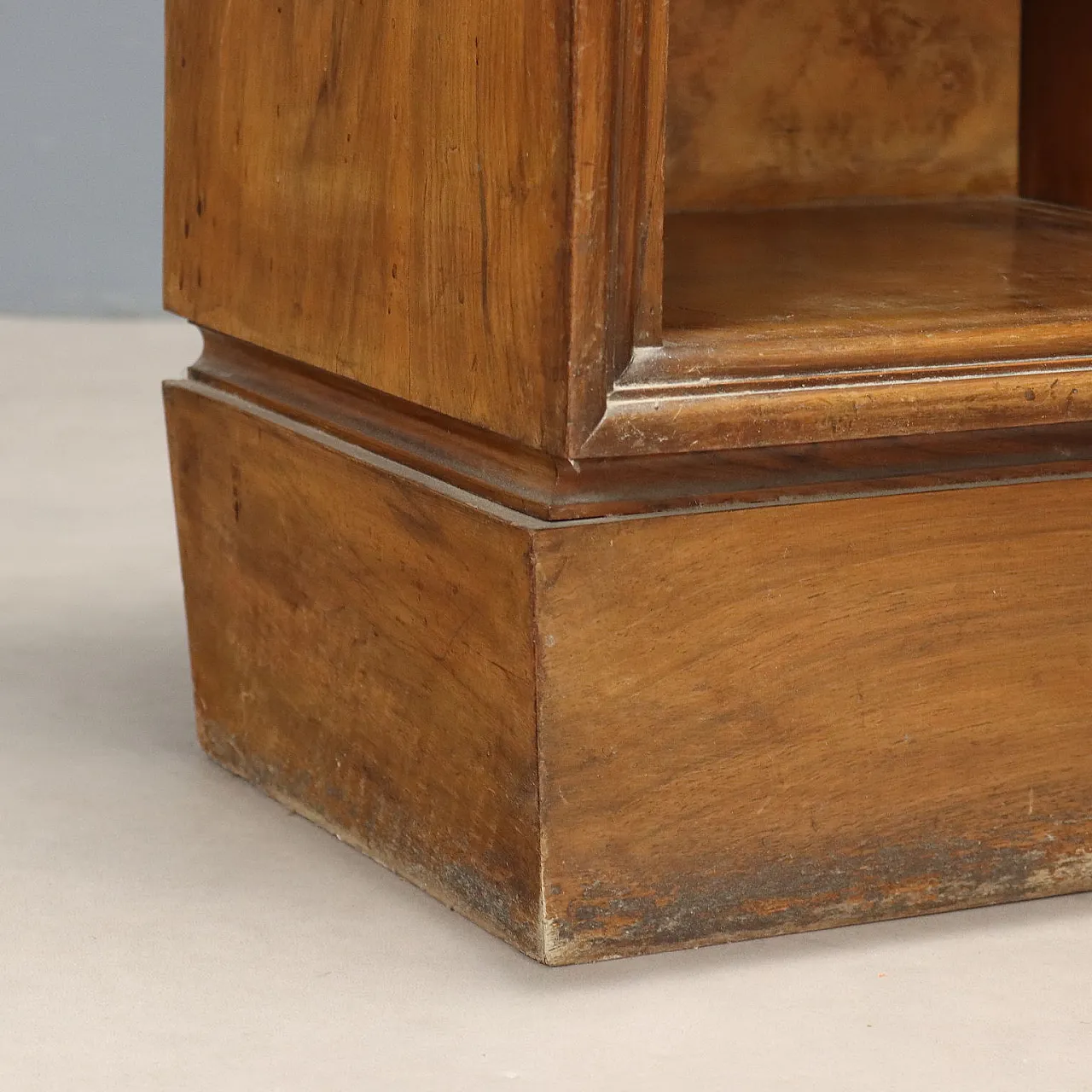 Art Deco walnut and bronze bookcase, 20th century 7