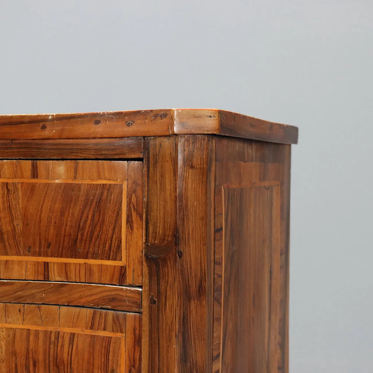 Comodino tardo barocco in noce con finiture in acero e ulivo, '700 4