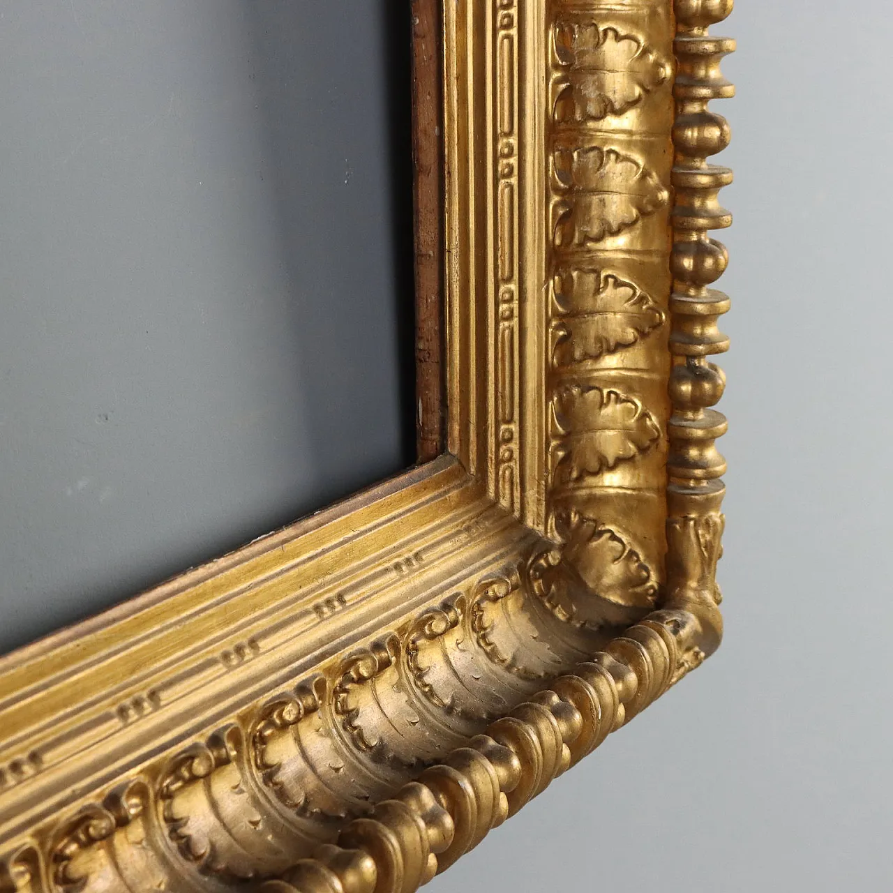 Carved and gilded wooden frame, late 19th century 7
