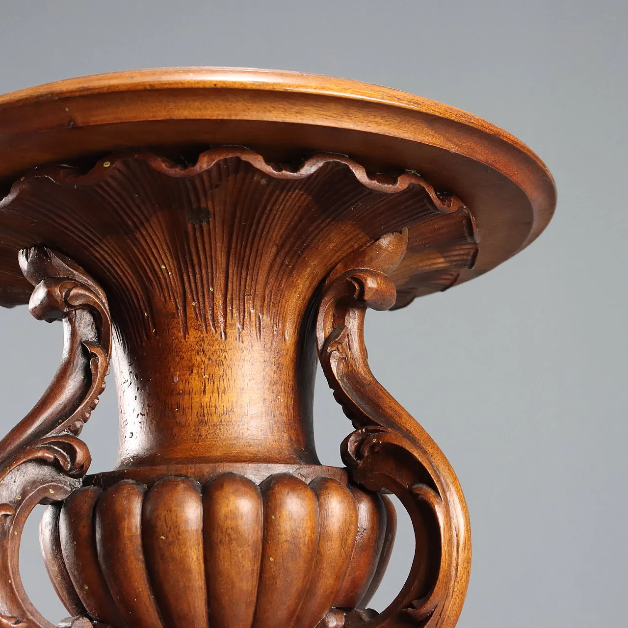 Walnut vase stand, late 19th century 4