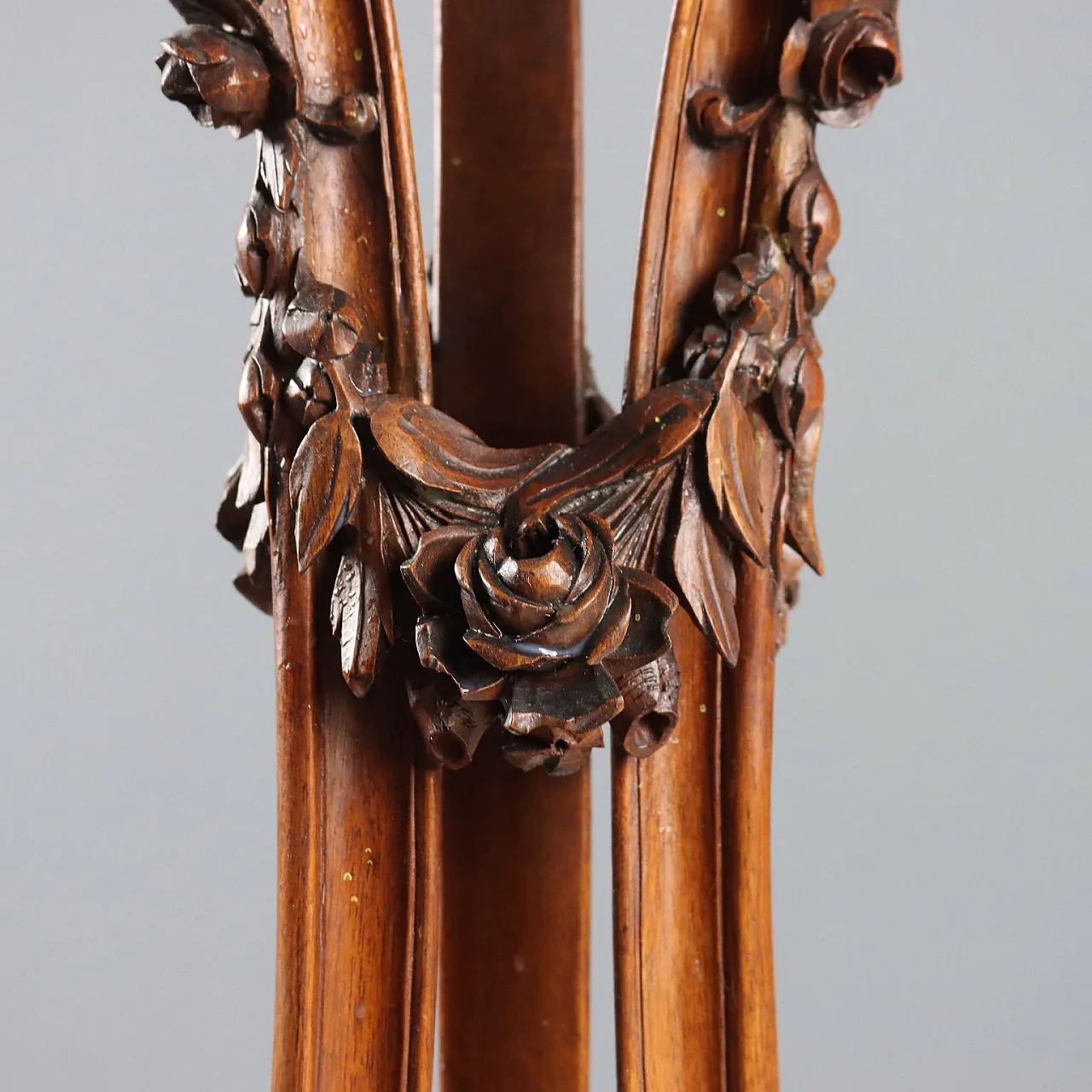 Walnut vase stand, late 19th century 6