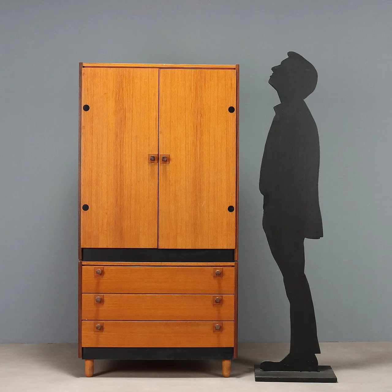 Mobile in impiallacciatura di teak con inserti in legno tinto, '900 2