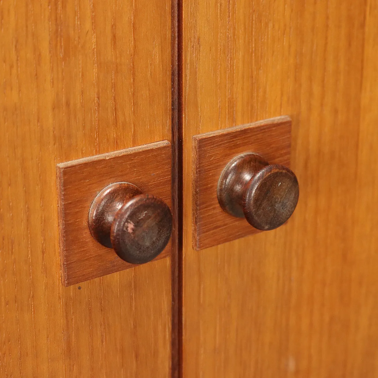 Mobile in impiallacciatura di teak con inserti in legno tinto, '900 5