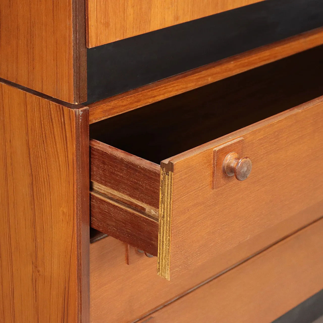 Mobile in impiallacciatura di teak con inserti in legno tinto, '900 7