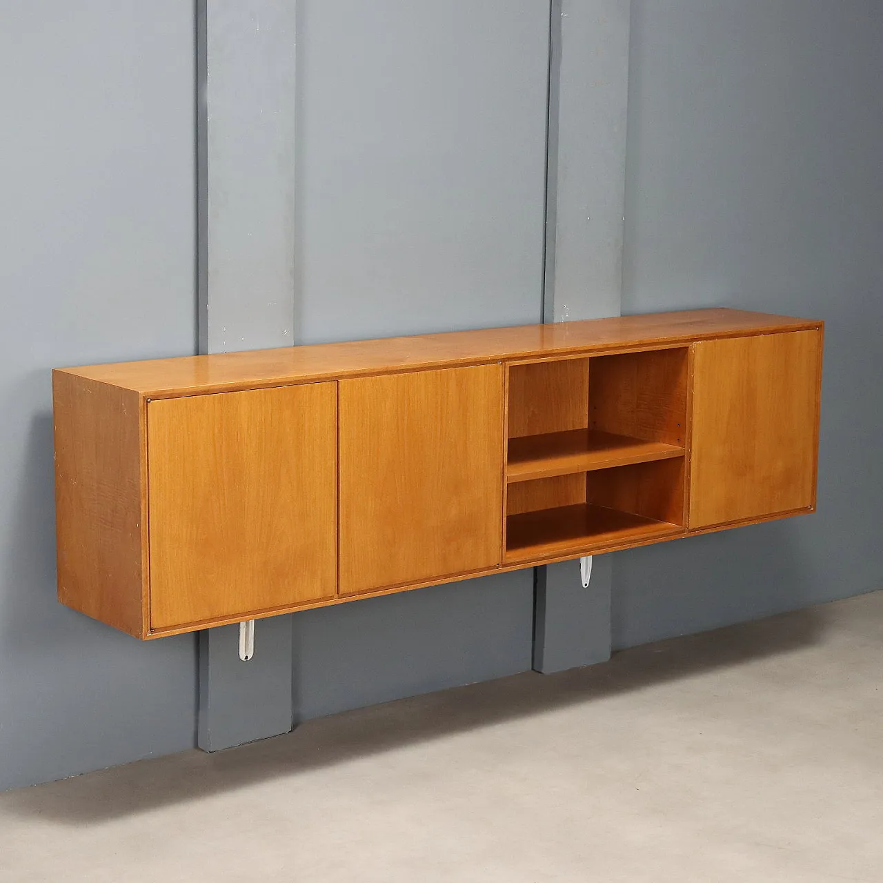 Mobile contenitore sospeso con ante battenti e vano a giorno, '900 1