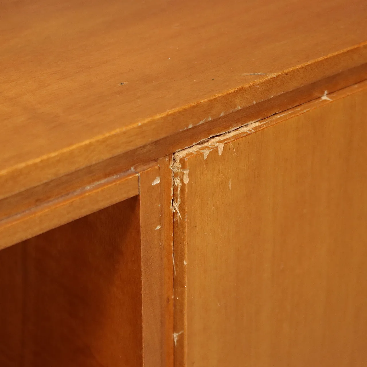 Mobile contenitore sospeso con ante battenti e vano a giorno, '900 6