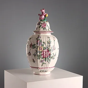 Potiche in maiolica decorata con motivo floreale, '800