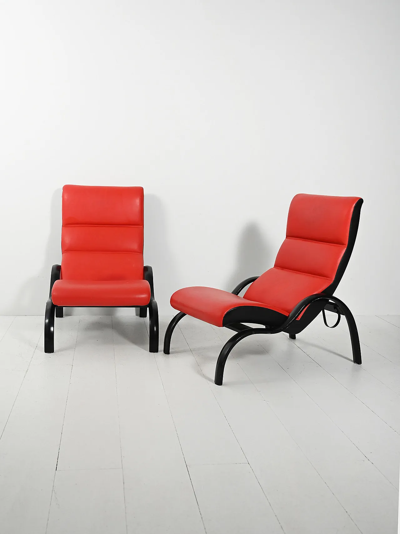 Coppia di poltrone “Klovni” di Markku Pakkanen 1