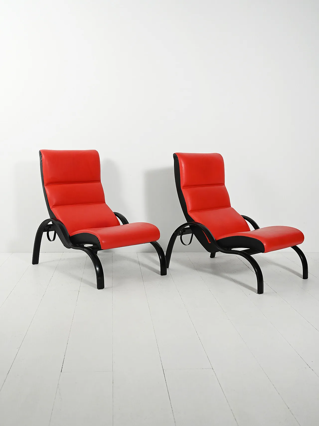 Coppia di poltrone “Klovni” di Markku Pakkanen 3