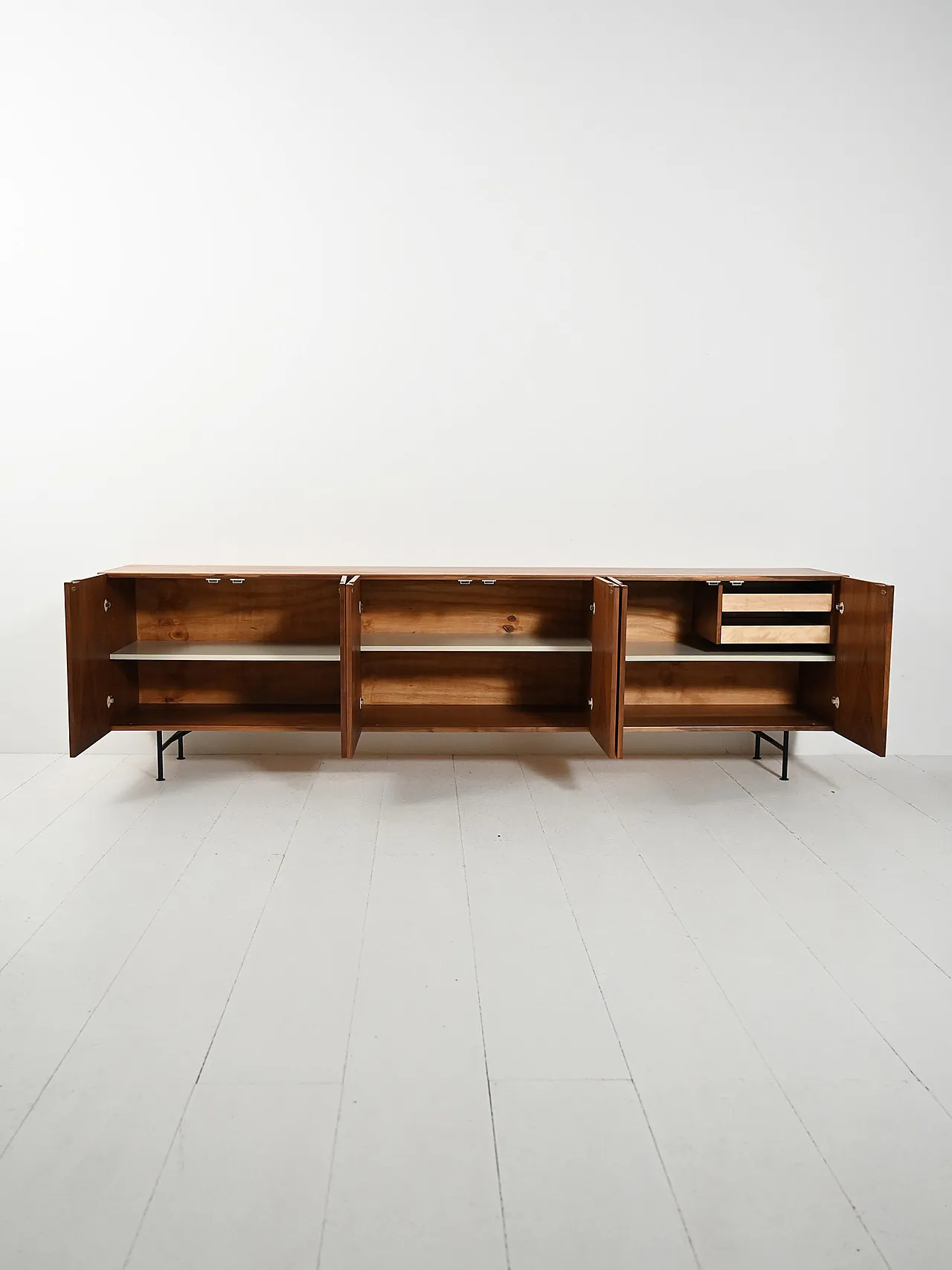 Sideboard in teak a sei ante attribuito a Nils Jonsson 3