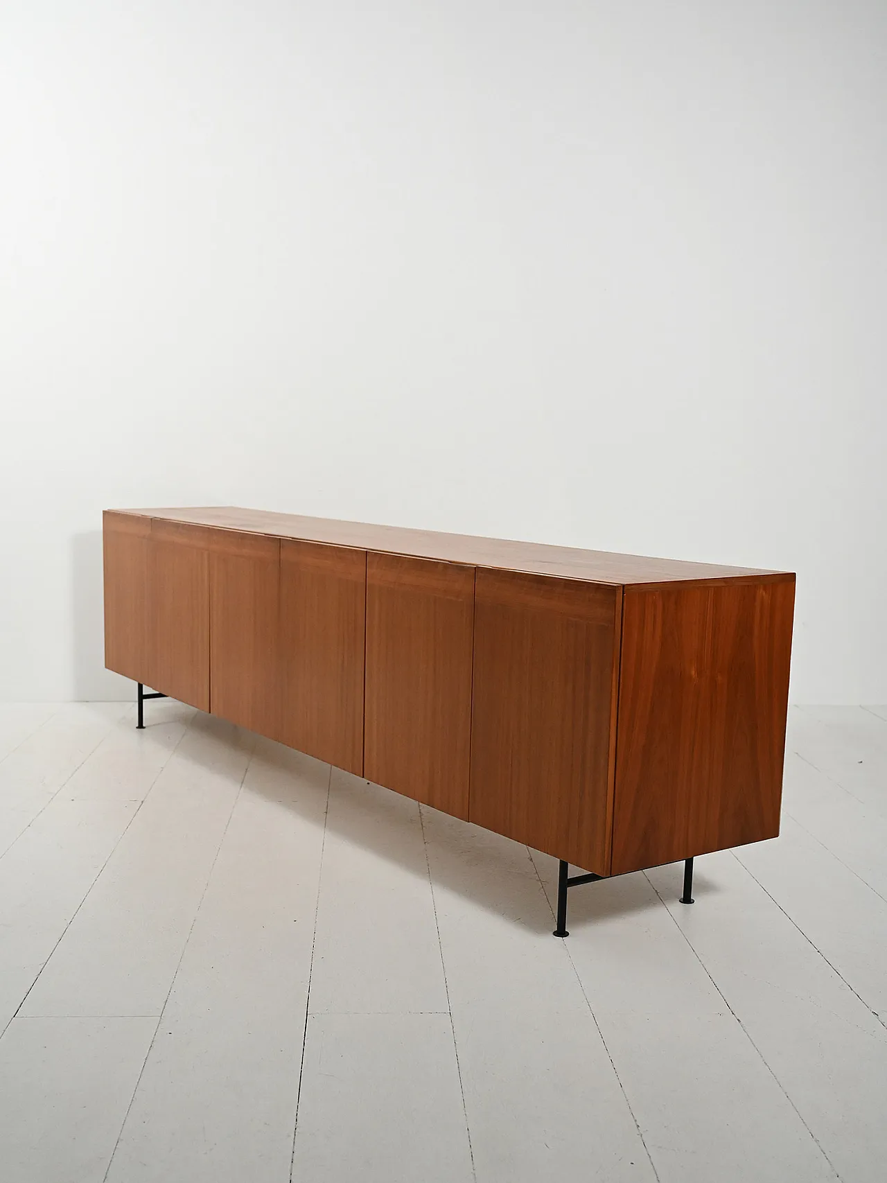 Sideboard in teak a sei ante attribuito a Nils Jonsson 5