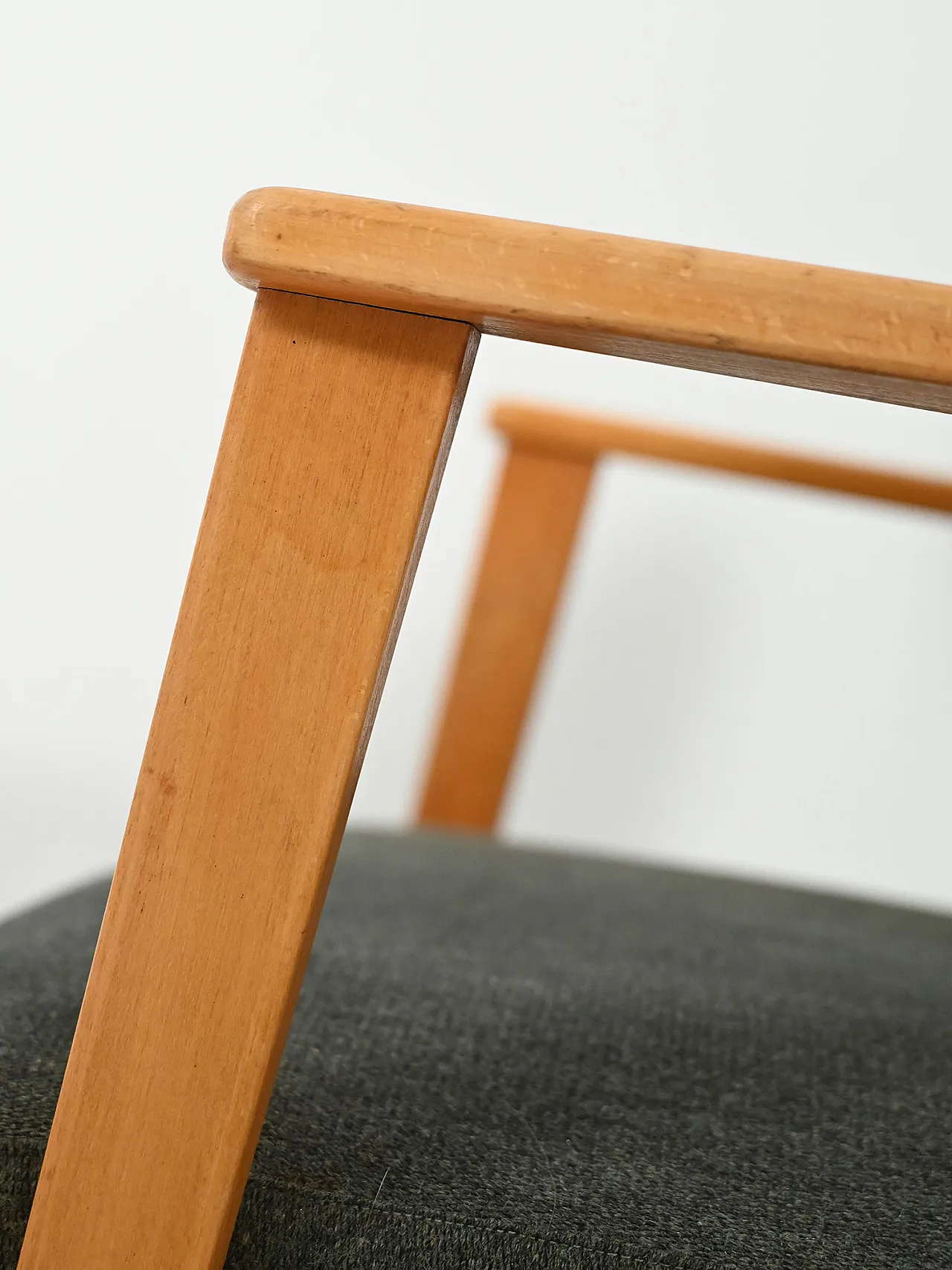 Coppia di Poltrone scandinave in faggio grigia, anni '50 7