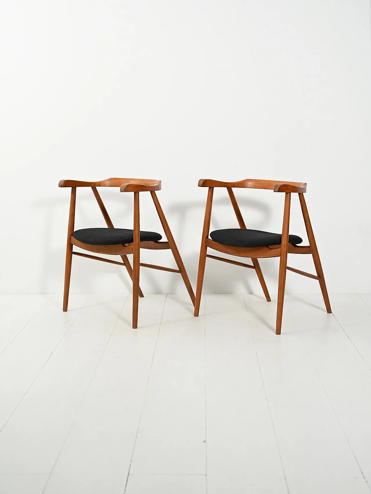 Coppia di sedie da pranzo in noce, anni '50 2