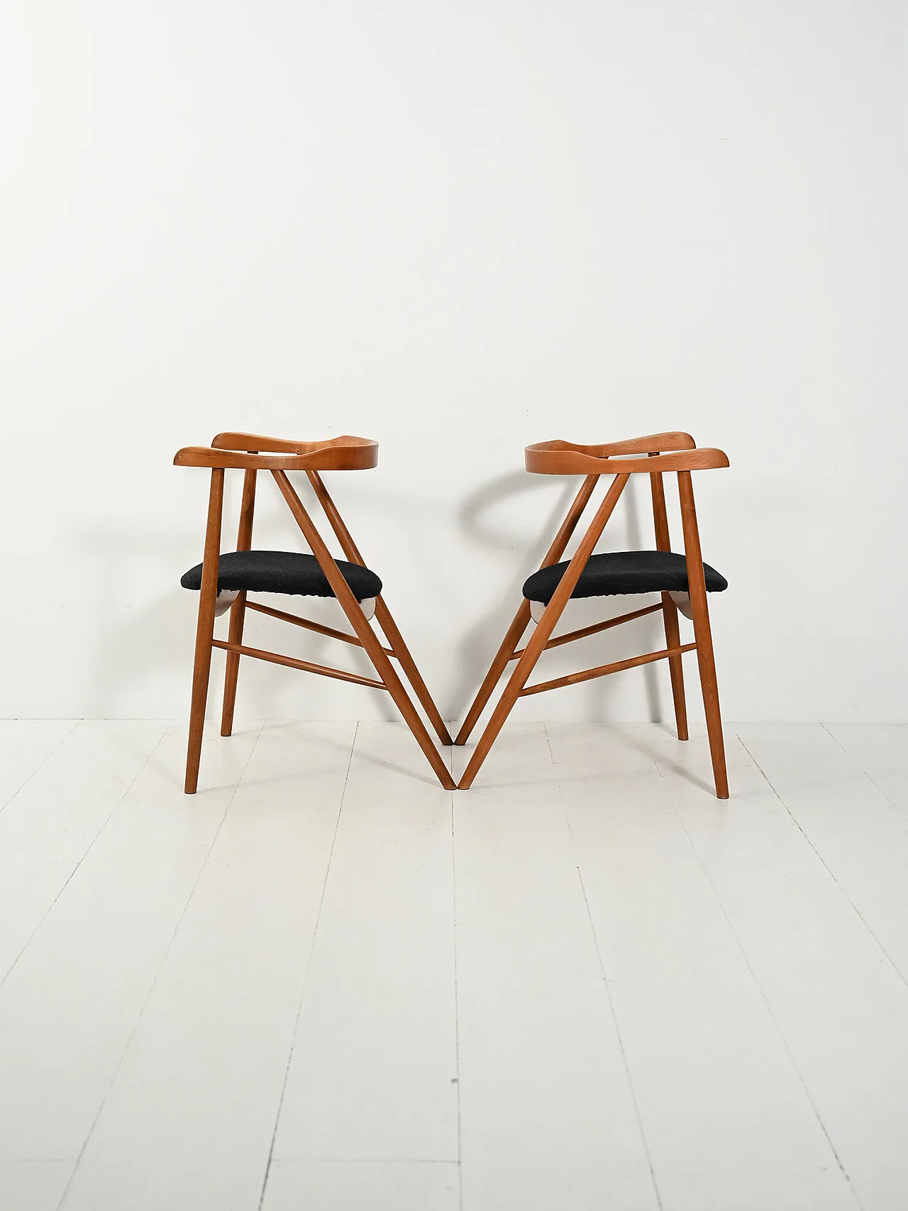 Coppia di sedie da pranzo in noce, anni '50 5