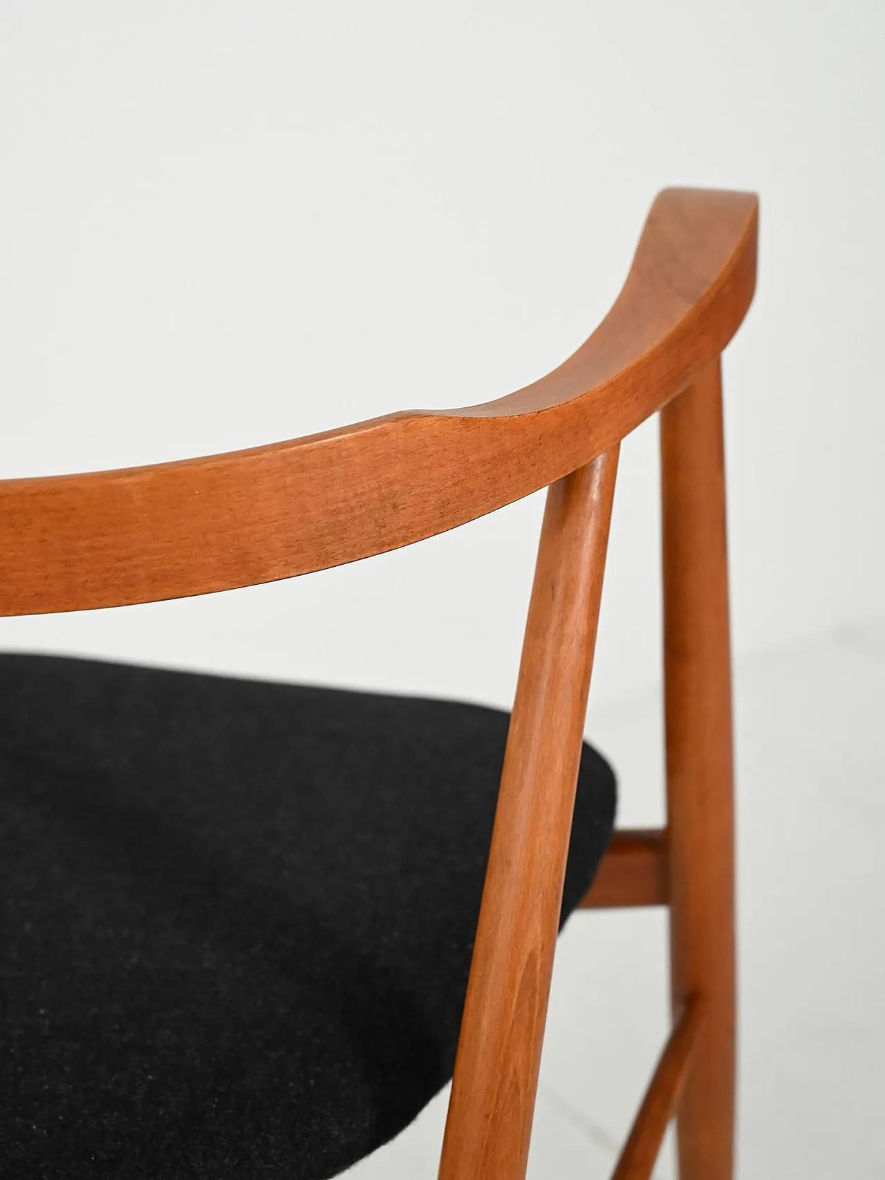 Coppia di sedie da pranzo in noce, anni '50 6