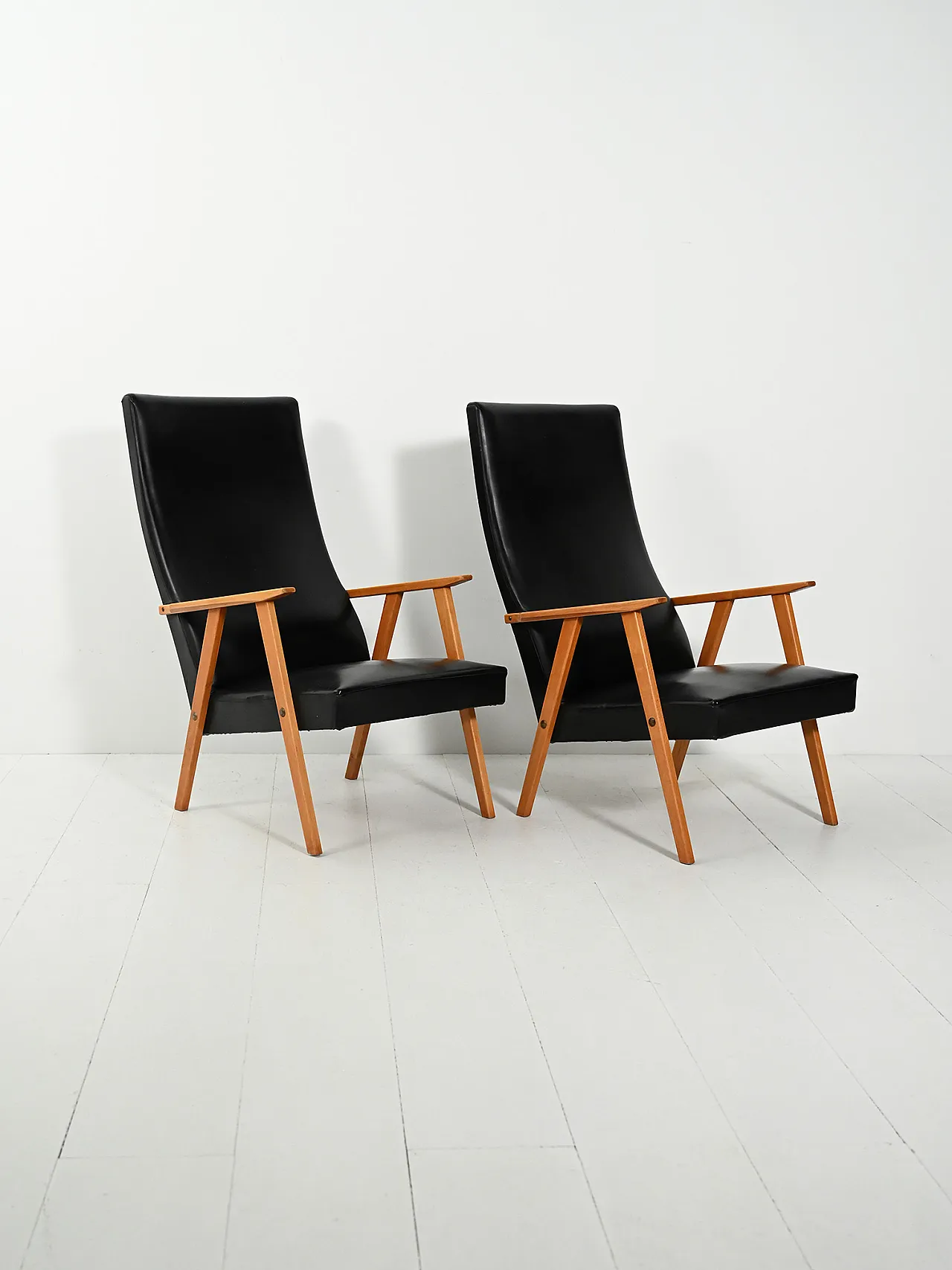 Coppia di poltrone scandinave  con schienale alto, anni '60 3