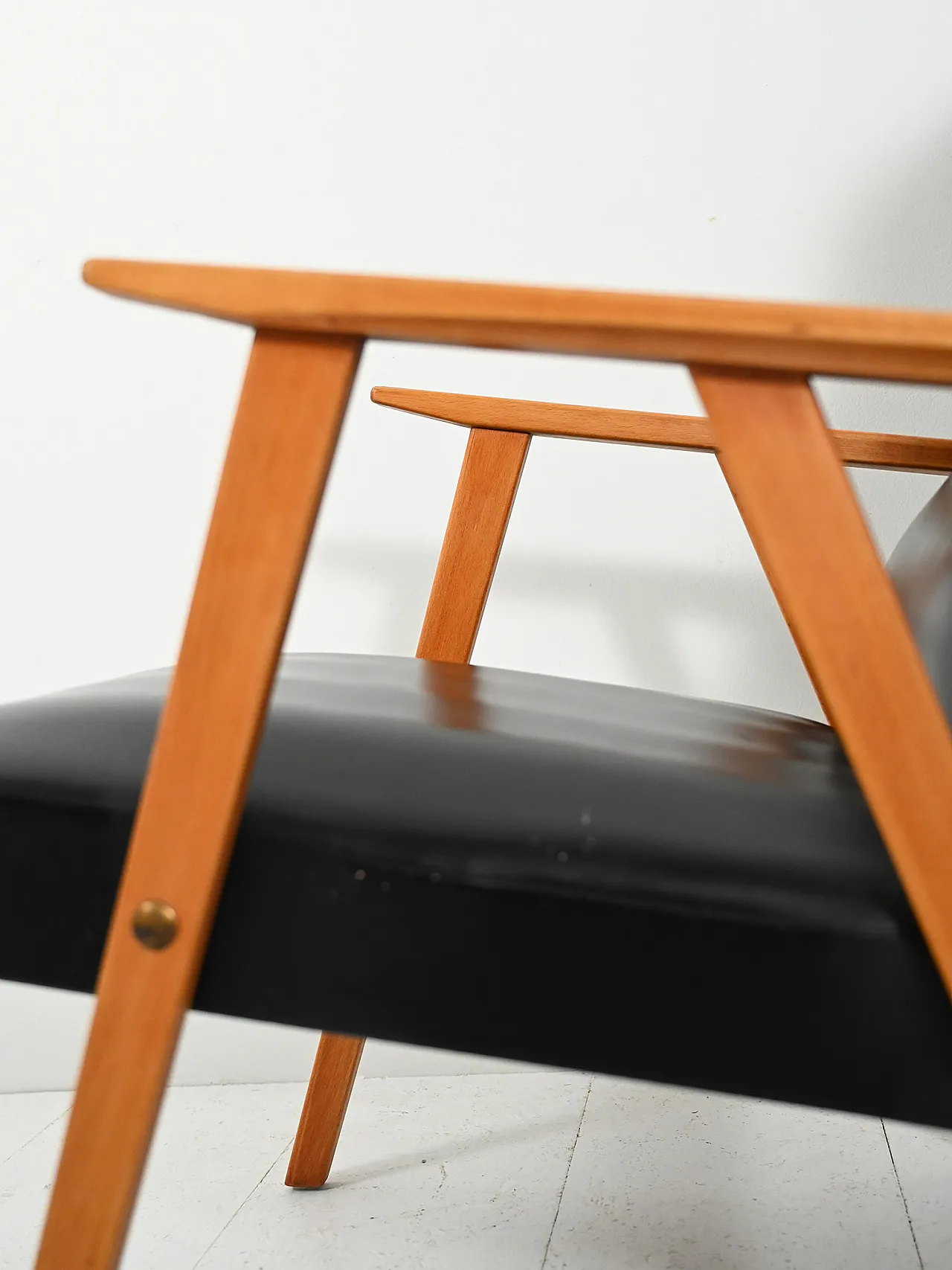 Coppia di poltrone scandinave  con schienale alto, anni '60 6