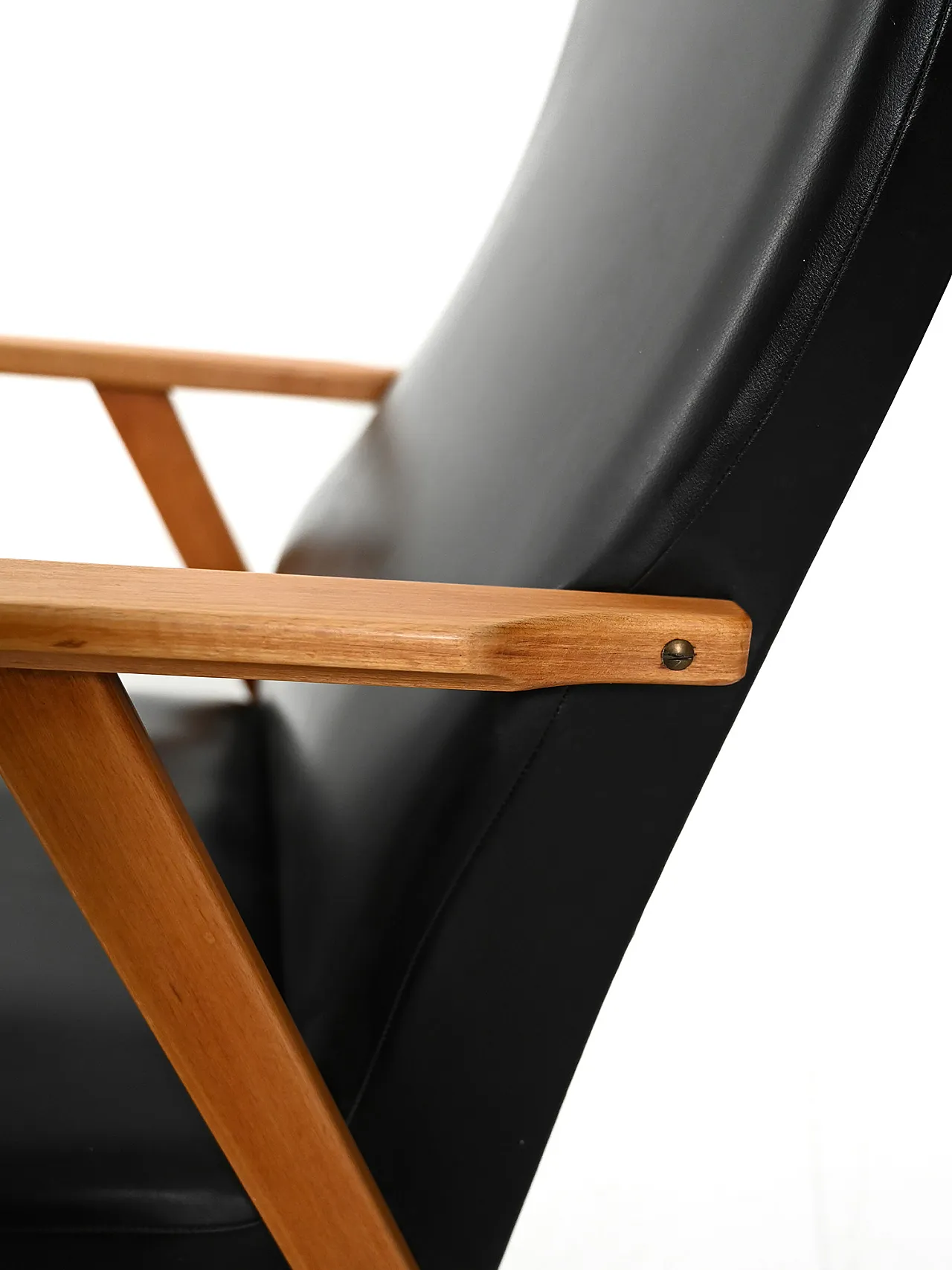 Coppia di poltrone scandinave  con schienale alto, anni '60 9