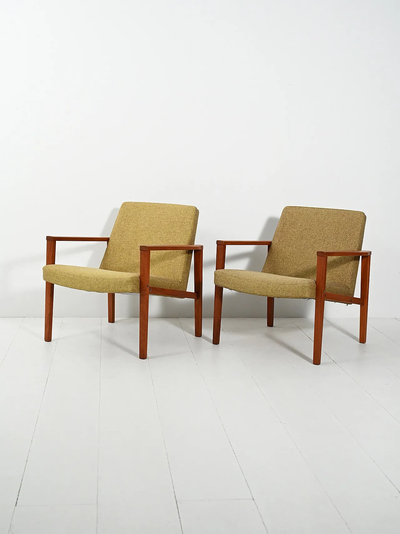 Coppia di poltrone danesi in teak con tappezzeria verde 2